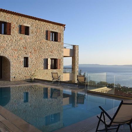 Villa Dafni - Infinite Sea Vistas With Private Pool Kalamáta Kültér fotó