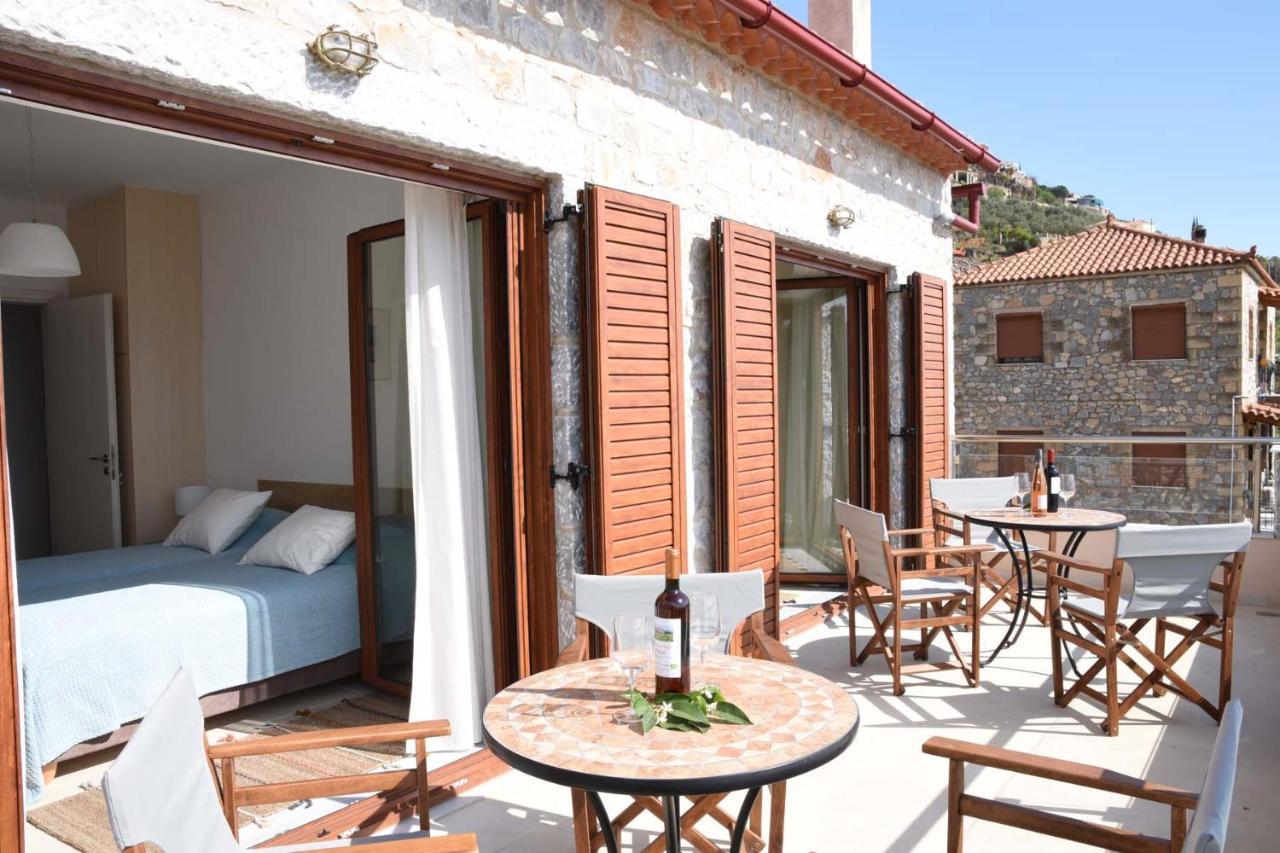 Villa Dafni - Infinite Sea Vistas With Private Pool Kalamáta Kültér fotó