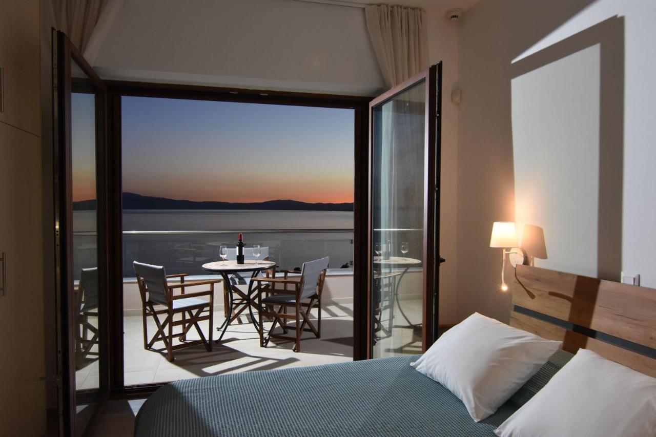 Villa Dafni - Infinite Sea Vistas With Private Pool Kalamáta Kültér fotó