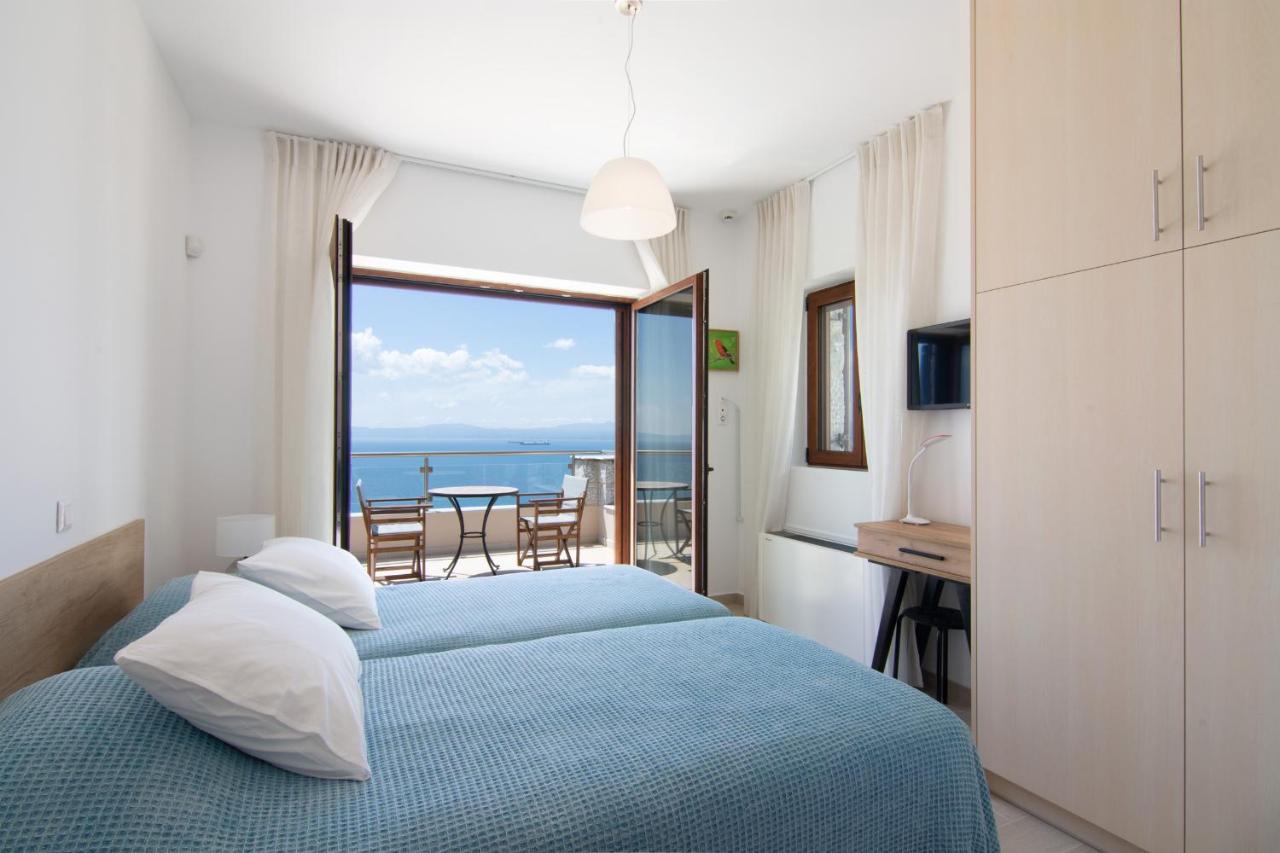 Villa Dafni - Infinite Sea Vistas With Private Pool Kalamáta Kültér fotó