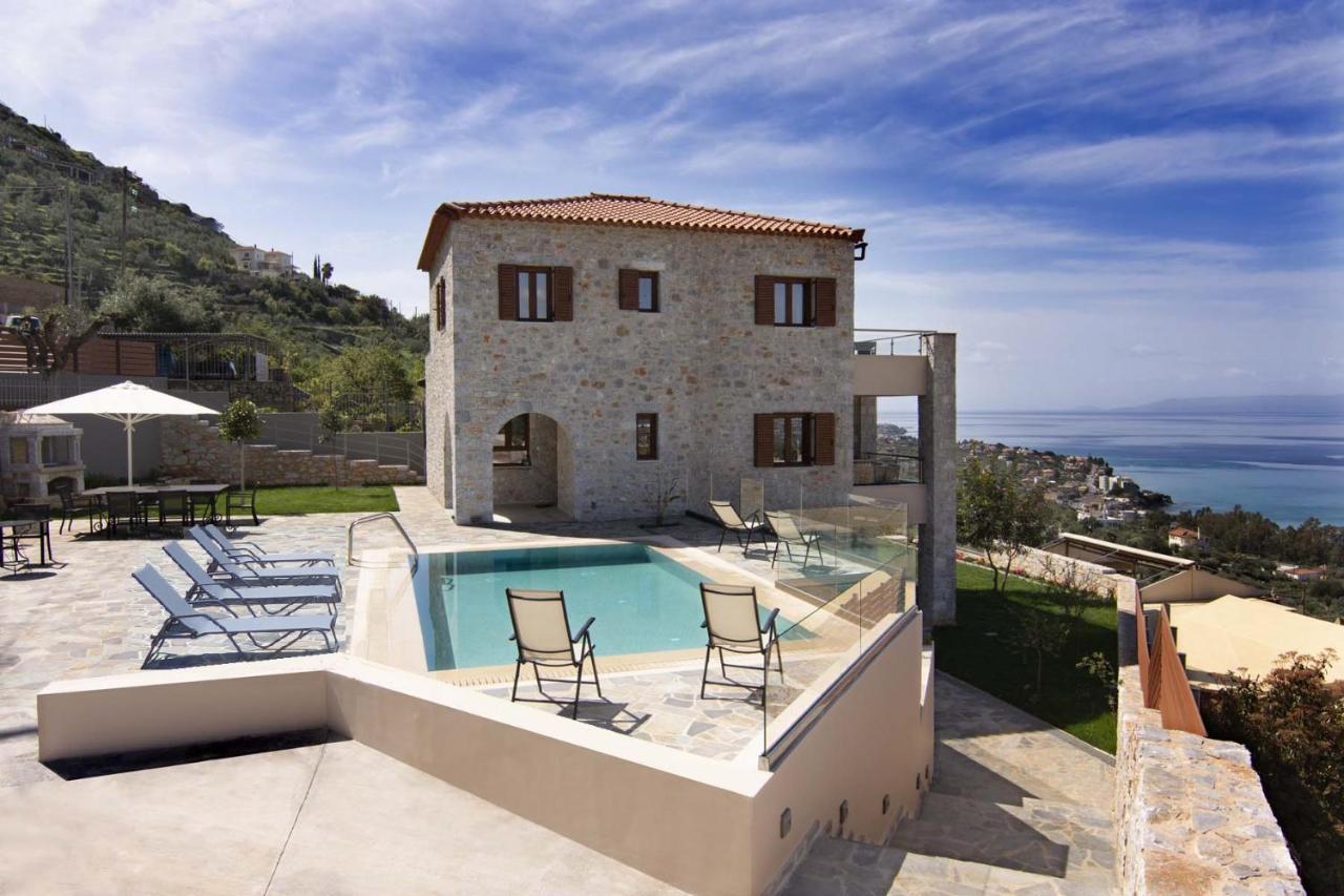 Villa Dafni - Infinite Sea Vistas With Private Pool Kalamáta Kültér fotó